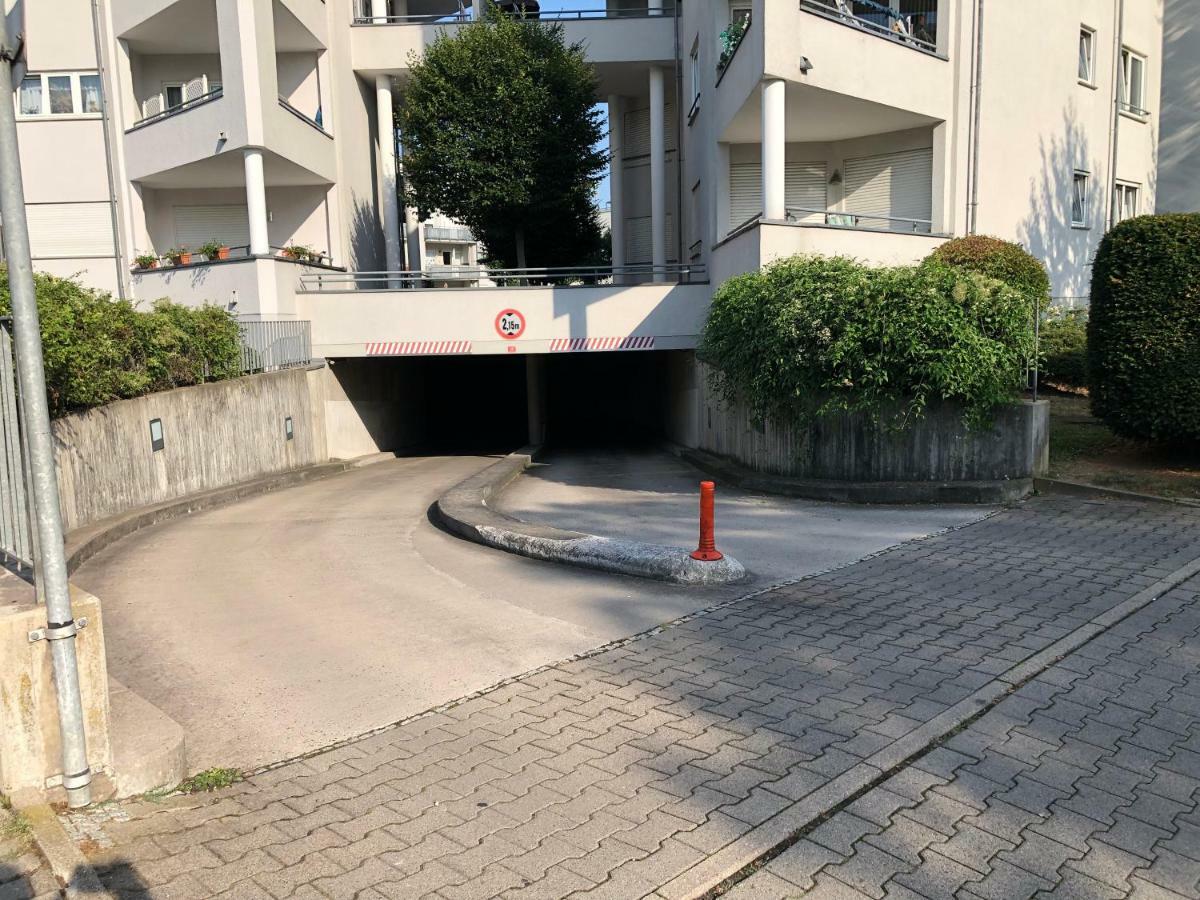 Parkplatz Und Balkon - Burberg'S Heimathafen In Висбаден Екстериор снимка